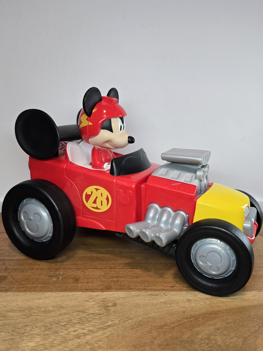 Mickey and the Roadster Racers Jump N' Race Hot Rod!